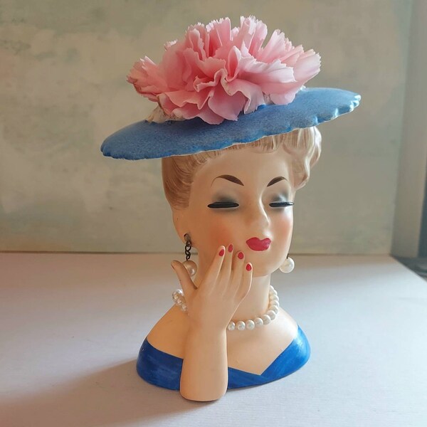 Charming Lady's Head Vase, 50s Vintage, Blonde in Blue, red Lips and Nails, Pearl Earrings Necklace, Glazed Porcelain by Napcoware, Perfect.