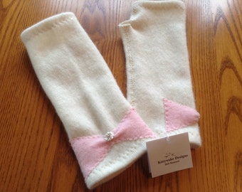 Cashmere Glovelettes Cream with Pink bows