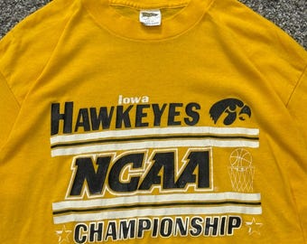 Vintage 80s Iowa Hawkeyes Basketball NCAA Championship T-Shirt Trench Mens L