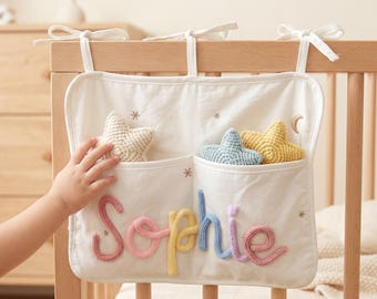 Personalisierter Krippen-Organizer, hängender Baumwollkinderzimmer-Caddy mit gehäkeltem Babynamen, Nachttisch-Aufbewahrung