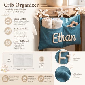 Peut inclure: Un organisateur de lit en coton gaze bleu sarcelle avec deux poches, des rubans de fixation couleur cr&egrave;me et le pr&eacute;nom Ethan en lettres de corde &eacute;paisses. Il mesure 40 cm sur 20 cm et p&egrave;se 42 g, avec des coutures et une texture visible.