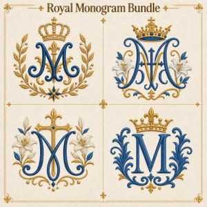 Puede incluir: Un Royal Monogram Bundle que presenta cuatro diseños distintos con la letra M. Cada emblema incorpora coronas doradas, letras azules en cursiva y elementos decorativos como coronas de laurel, lirios blancos y cruces sobre un fondo crema.