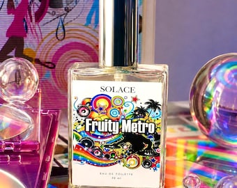 Perfume Fruity Metro / Perfume Fruity Y2K / Bayas oscuras, ciruela jugosa, vainilla, chicle y heliotropo cremoso / Eau de Toilette / 30 ml