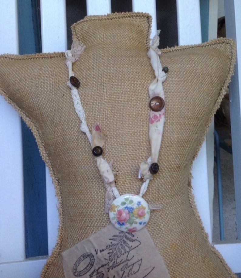 rose necklace Porcelian cottage flower button necklace shabby chic wedding necklace flower buttons shabby chic necklace