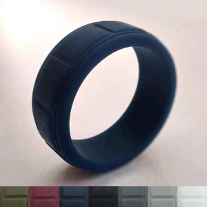 Anillo de boda de silicona texturizada para hombre, con banda de seguridad de 8 mm.
