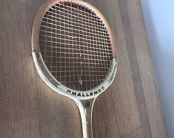 Racchetta da tennis vintage in legno Slazenger Challenge.