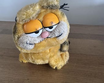 Vintage 1981 GARFIELD Stuffed Sitting Plush R Dakin & Co United Syndicate