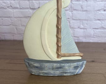 レトロな粘土/テラコッタ製の手作り帆船オーナメント