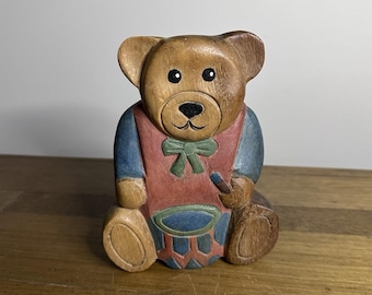 Orsacchiotto di legno vintage intagliato e dipinto a mano.