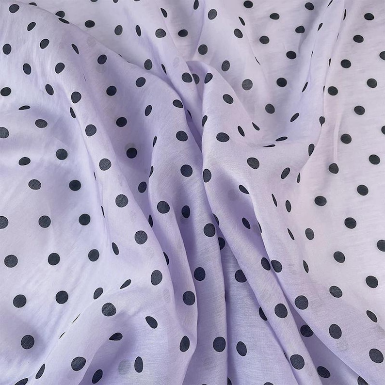 Halvtransparent Tencel linnetyg med prickar | Mjukt, transparent, prickigt skjorttyg | Elegant, prickigt sytyg | Lamorravn 3