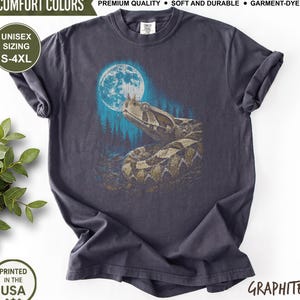 ガボンバイパー 月明かりの森 Tシャツ、ヴィンテージ風ダメージ加工のヘビ柄グラフィックTシャツ