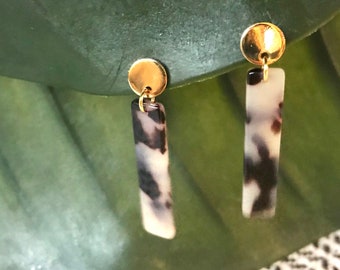 Tortoise bar earrings