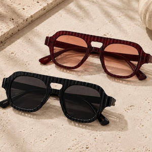 Lunettes de Soleil Femme Oversize Double Bridge Monture Striée Texturée UV400 Verres Dégradés Style Rétro Bold