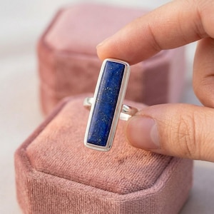 Anillo de lapislázuli en plata de ley / Anillo llamativo con piedra preciosa azul / Anillo rectangular con piedra / Regalo de joyería minimalista para ella