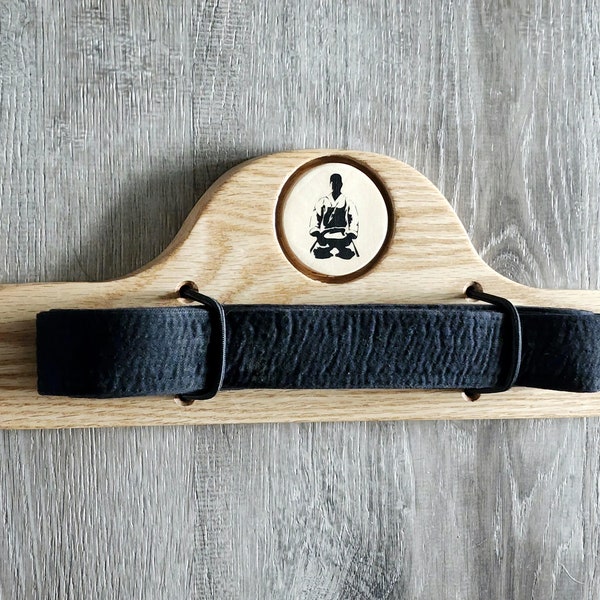 Présentoir de ceinture d'arts martiaux - Support mural en chêne noir pour ceinture