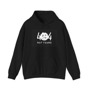 Op de afbeelding: Zwarte hoodie met een voorzak en een witte afbeelding. De afbeelding toont de cijfers "404", een verdrietig gezicht en de woorden "NOT FOUND" eronder.