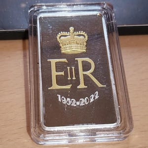 Exquisite Queen Elizabeth II Silver Bar 0.5 Fine from Perth Mint | Uncirculated Collectible Royalty 2022 image 2