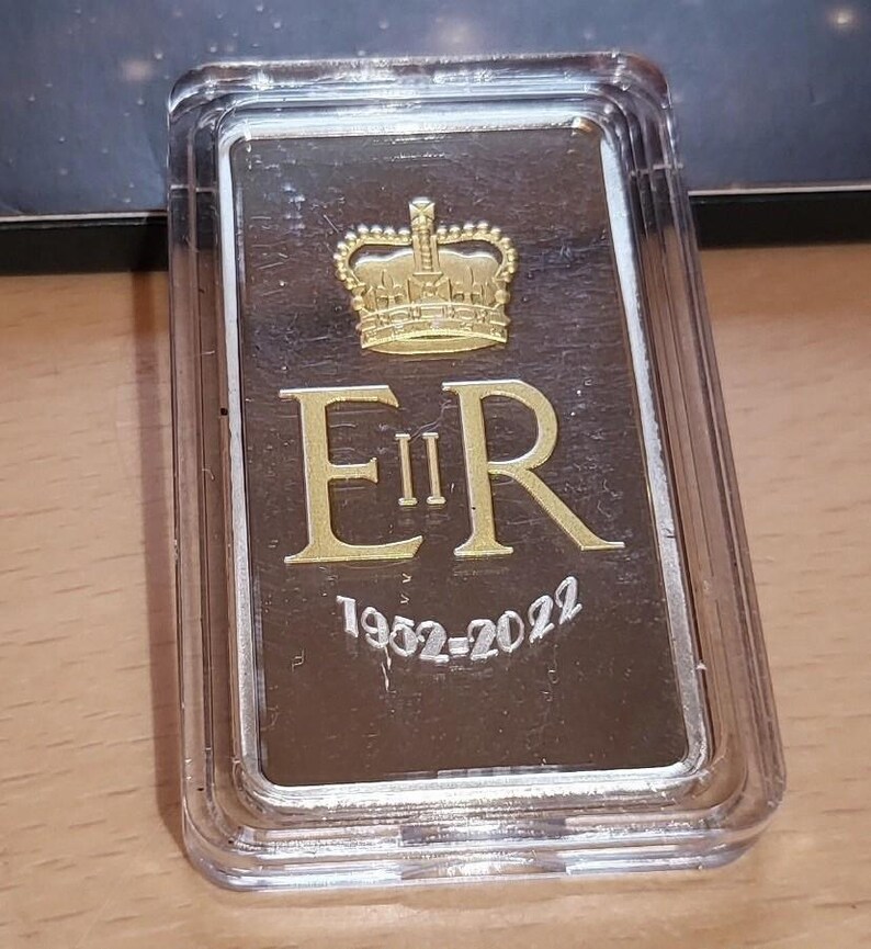 Exquisite Queen Elizabeth II Silver Bar 0.5 Fine from Perth Mint | Uncirculated Collectible Royalty 2022 image 2