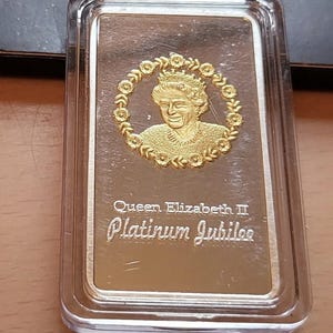 Exquisite Queen Elizabeth II Silver Bar 0.5 Fine from Perth Mint | Uncirculated Collectible Royalty 2022 image 1