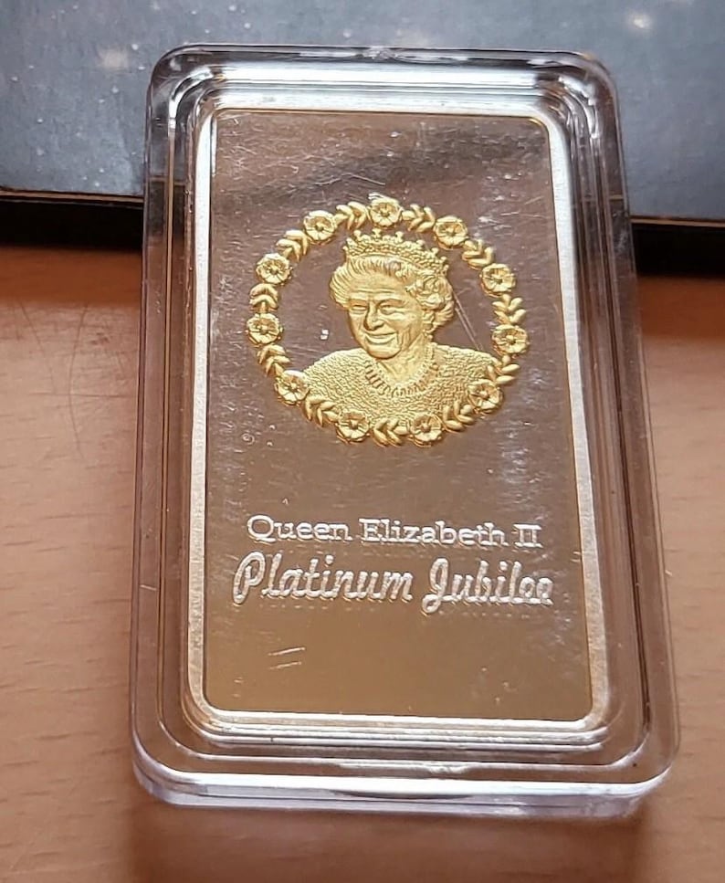 Exquisite Queen Elizabeth II Silver Bar 0.5 Fine from Perth Mint | Uncirculated Collectible Royalty 2022 image 1