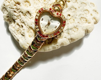 Reloj vintage con forma de corazón