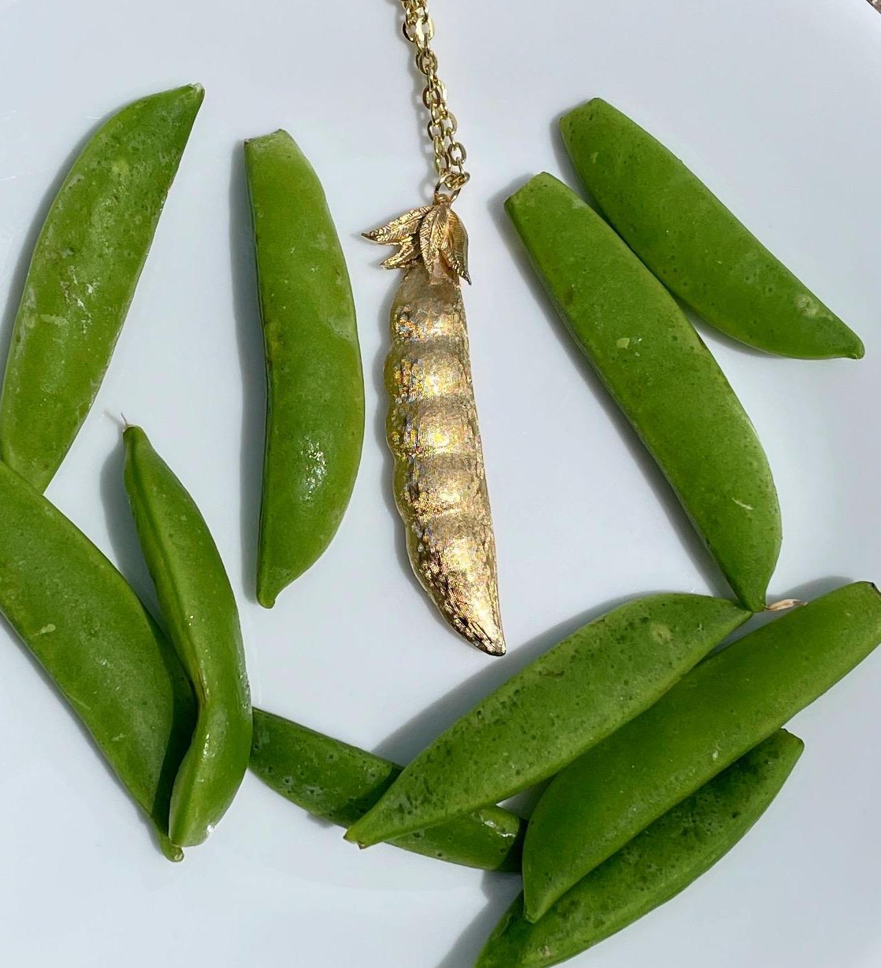Peapod pendant necklace 