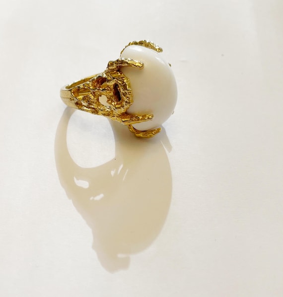 Brutalist claw ring