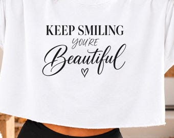 Lächeln Sie weiter, Sie sind wunderschön (PNG), inspirierendes Zitat zur Selbstliebe, positives Affirmationsdesign