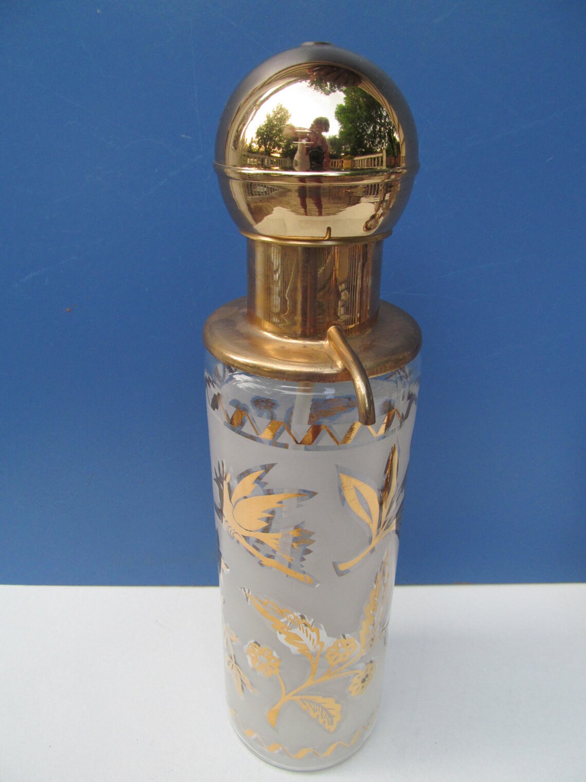 SALE1950's Vintage Liquor Dispenser with Shot Glasses Etsy