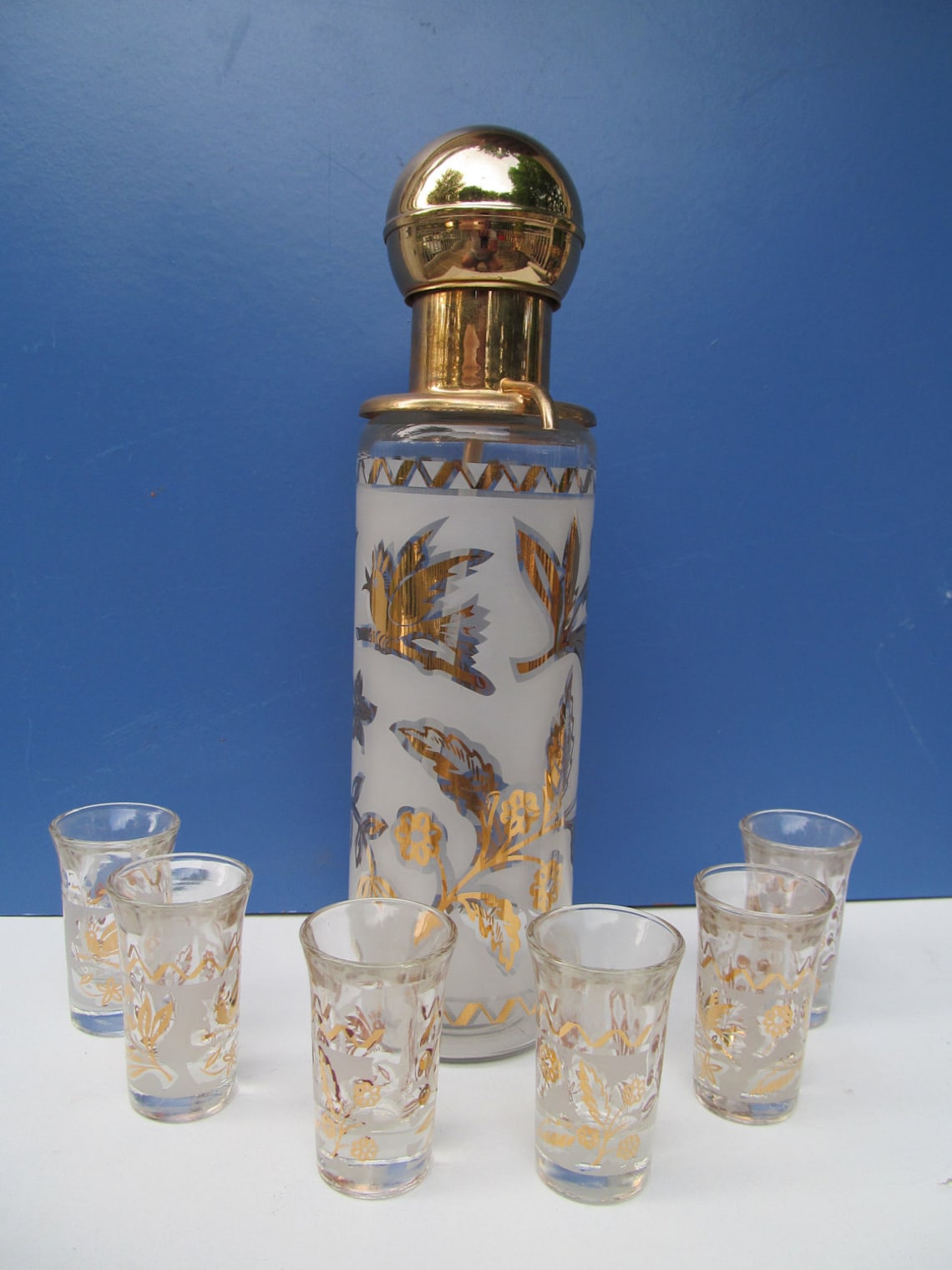 SALE1950's Vintage Liquor Dispenser with Shot Glasses Etsy