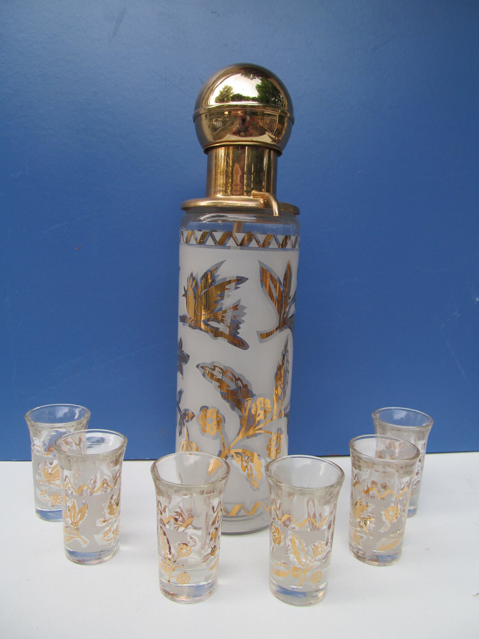 SALE1950's Vintage Liquor Dispenser with Shot Glasses Etsy