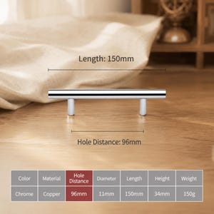 以下が含まれることがあります： クローム仕上げの円筒形バーデザインの家具用ハンドル。ハンドルの全長は150mm、穴の間隔は96mmです。製品仕様表には、直径11mm、高さ34mm、重量150gと記載されています。