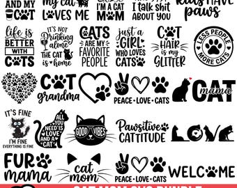 Könnte beinhalten: Eine Sammlung von 25 schwarzen Grafikdesigns mit katzenbezogener Typografie und Illustrationen. Die Sprüche umfassen All I Need Is Coffee And My Cat, My Kids Have Paws, Cats Are My Favorite People und Cat Mama, ergänzt durch Pfotenabdrücke und Katzensilhouetten.