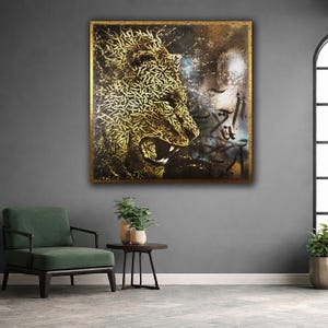 Rugido de escrituras antiguas Un majestuoso león emerge de susurros dorados en la noche pintura, bordado hecho a mano, enmarcado, arte de pared