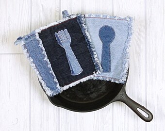 Denim Potholder - Upcycled Denim Hot Pad - Rustic Farmhouse Kitchen Decor - Eco Friendly Boho Chic Blue Jean Pot Holder -