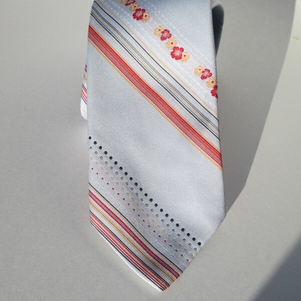 Light Blue Men's Tie with Orange and Red Flowers 70's - SJ Elliot Inc.- Diagonal Pattern - Polyester  - Men's apparel - Suit Accessory