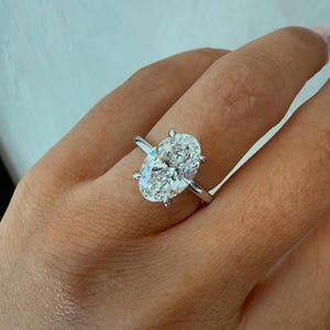 3カラット オーバル型ラボグロウンダイヤモンド婚約指輪 – ソリティア ヒドゥンヘイロー – IGI認定