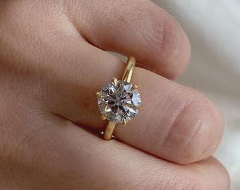 2.5 Carat Round Brilliant Labgrown Diamond Solitare Engagement Ring, 14k Yellow Gold Ring, IGI Certified.