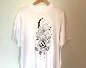 Överdimensionerad boyfriend-t-shirt | Vit Halloween-pumpa-t-shirt | Ekologisk bomull | Gotisk tatueringsstil