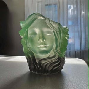 Vaso a forma di volto di spirito della foresta, portapennelli verde e nero, decorazione per stanza in stile stregonesco, scultura ispirata alla natura, vaso in resina unico, stile dark cottagecore