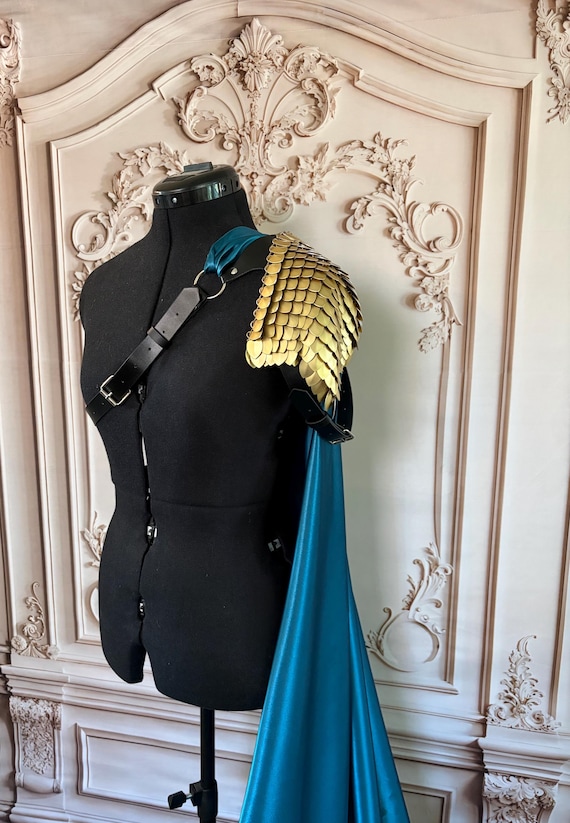 Dragon Scalemail Pauldron with Cape, Fantasy Armor, Cosplay Armor, Dragon armor, Dragon Scale Pauldron