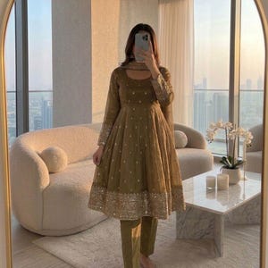 knee length short anarkali dress Laila !! Ivory gold short Anarkali Colour is customisable For orders and inquiries request you to email us at purplepinkcouture@gmail.com Or log on to our website www.purplepinkcouture.com No Dms