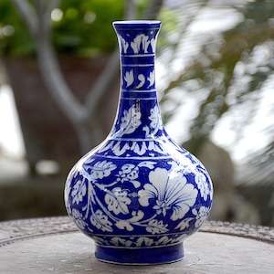 Ręcznie malowany, niebiesko-biały wazon ceramiczny | Multan Pottery Floral Art Home Decor