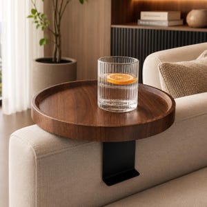 Houten bank armleuning tafel, clip op bank dienblad, modern woonkameraccent, bekerhouder en tijdschriftenrek, cadeau voor hem