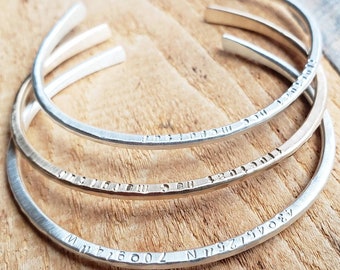 Bracelet manchette personnalisé en argent sterling : citations inspirantes bijoux, coordonnées, chiffres romains