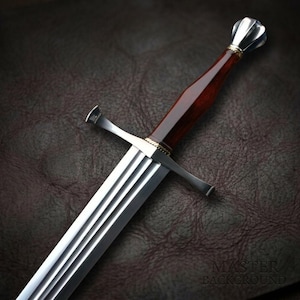 Réplica de espada larga medieval de acero al carbono forjada a mano, ideal para coleccionistas.