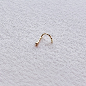 BÄSTSÄLJARE - 9 karat massivt återvunnet gult guld liten/mikro korkskruv näsa stift - Handgjord på beställning med fri leverans
