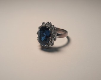 klassieke ovale blauwe saffierring.