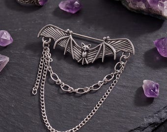 Bat Chain Brooch, Gothic Tassel Pin for Witchy Outfits, Halloween Costume Accessory, Dark Romantic Lapel Jewelry, Alternative Style Gift