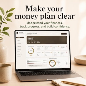 K&ouml;nnte beinhalten: Ein Laptop-Bildschirm zeigt ein Finanz-Dashboard mit Diagrammen, Grafiken und numerischen Daten. Der Text lautet: Make your money plan clear. Understand your finances, track progress, and build confidence. Die Benutzeroberfl&auml;che zeigt Einnahmen, Ausgaben und Sparziele an.